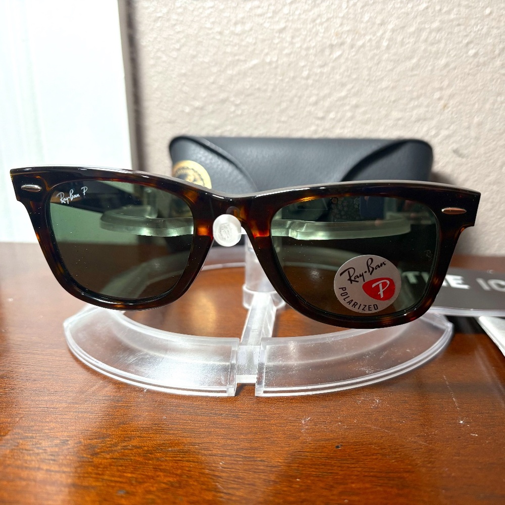 Ray-Ban Original Wayfarer polarized sunglasses (RB2140). Tortoise shell/green